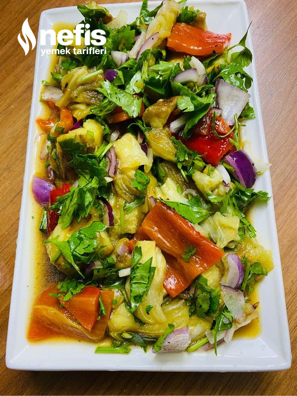 Közlenmiş Patlıcan Ve Biber Salatası