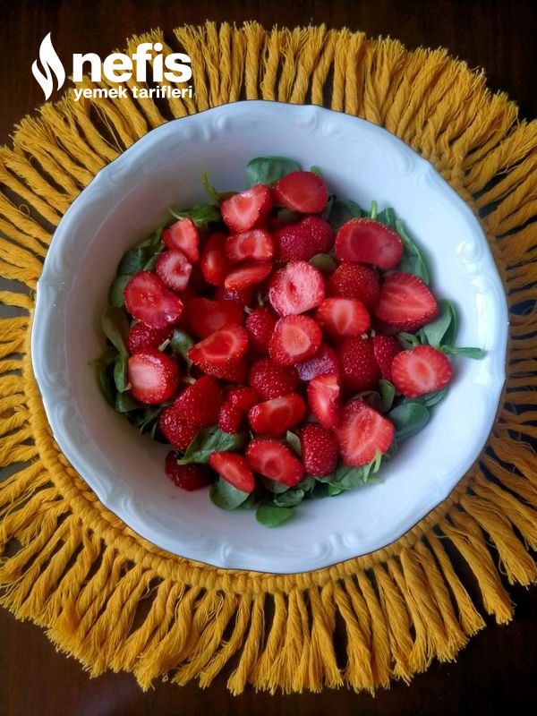 Çilekli Semizotu Salatası