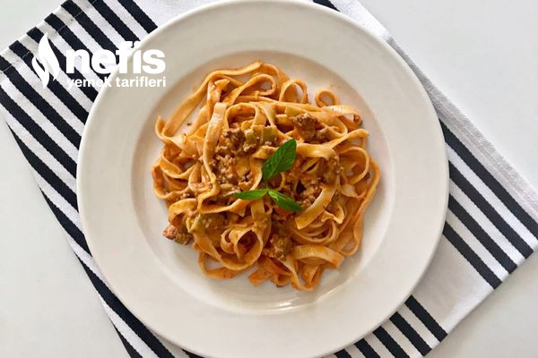 Kıymalı Kremalı Tagliatelle Tarifi