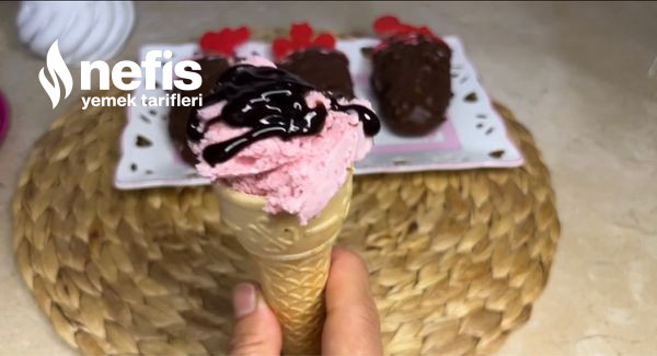 Sadece 3 Malzemeli Çilekli Dondurma (Videolu)