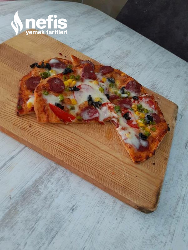 Kolay Pizza (Hamuru Kolay Yapması Daha Kolay)