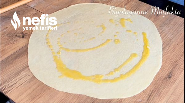 Börek Tadında Kat Kat Peynirli Poğaça (Videolu)