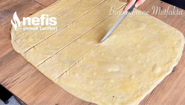 Börek Tadında Kat Kat Peynirli Poğaça (Videolu)