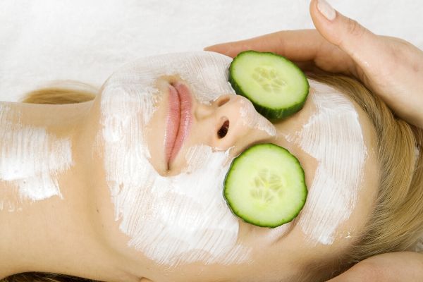 Salatalık Maskesi Nasıl Yapılır? Cildinizi Yenileyecek 4 Doğal Formül