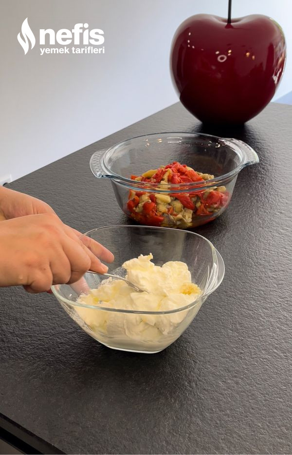 Yoğurtlu Köz Patlıcan Ve Biber Salata / Meze