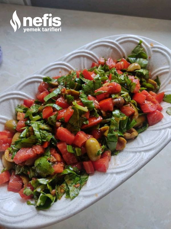 Rokalı Zeytin Salatası