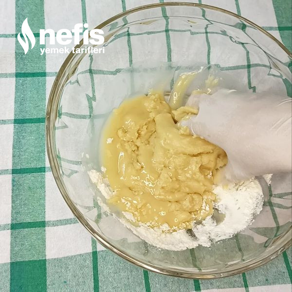 Margarinsiz Ağızda Eriyen Un Kurabiyesi