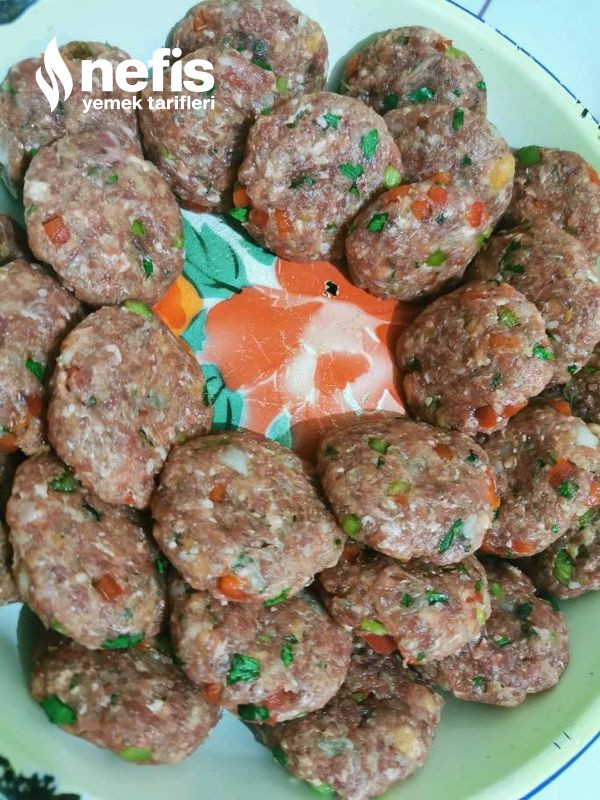 Kebap Tadında Biberli Soslu Köfte - Nefis Yemek Tarifleri