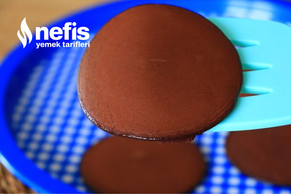 Fırınsız Çikolatalı Dorayaki Kek Tarifi