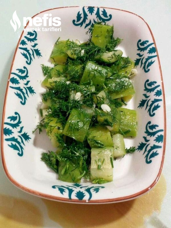 Tüm Malzemelerin Muhteşem Uyumu İle Sarımsaklı Yeşil Kabak Salatası
