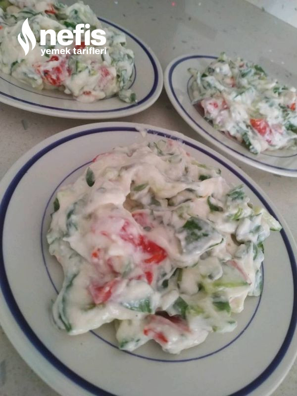 Küzbiberli Semizotlu Salatalıklı Salata