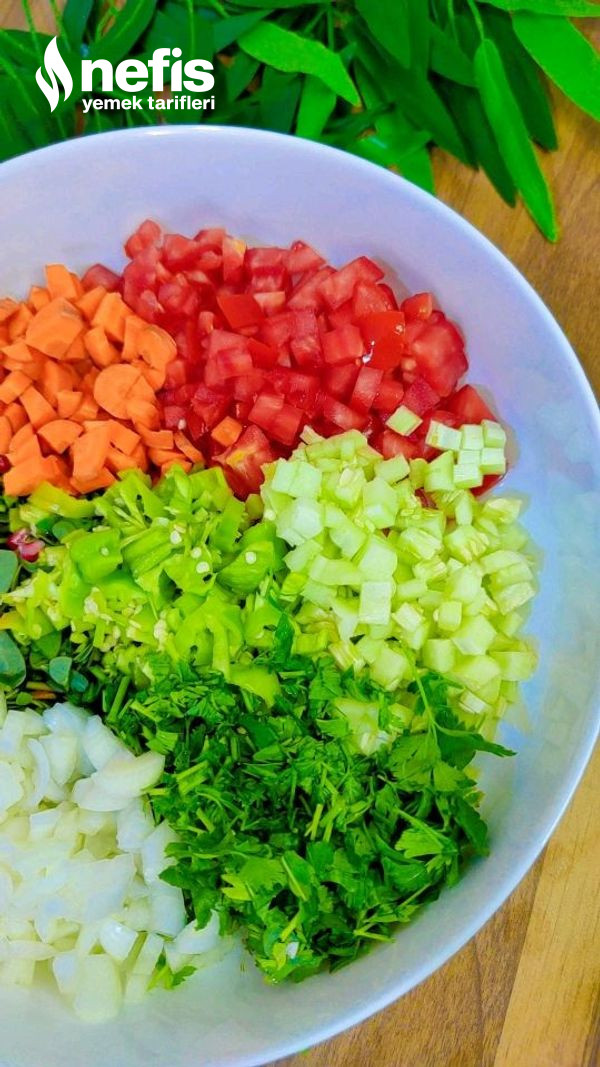 Gavurdağı Salatası Kaşık Kaşık Yedirten
