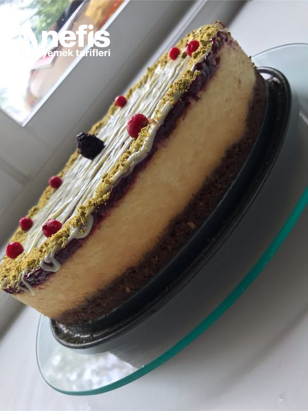 Kırmızı Meyveli Cheesecake