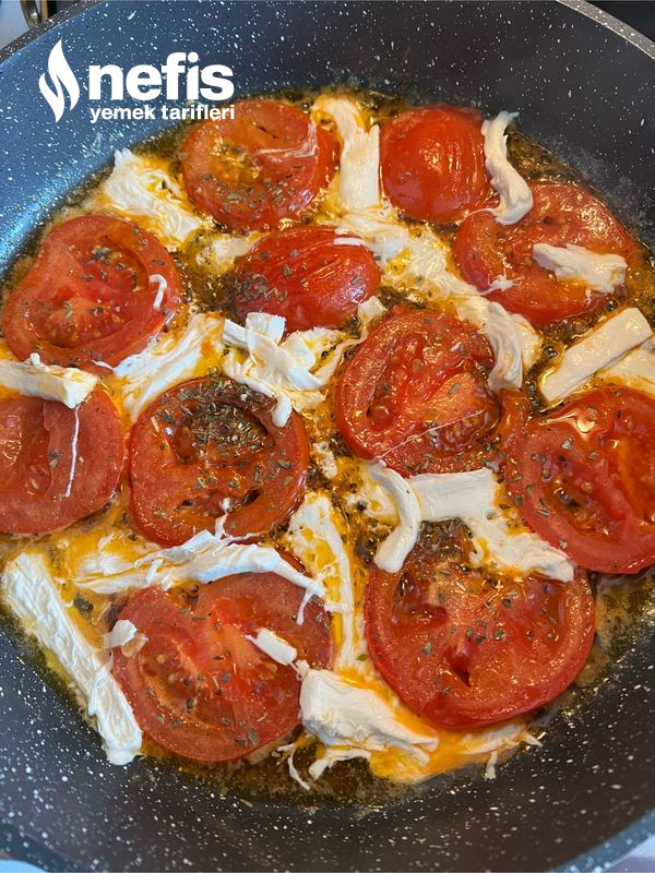 Çeçil Peynirli Domatesli Omlet