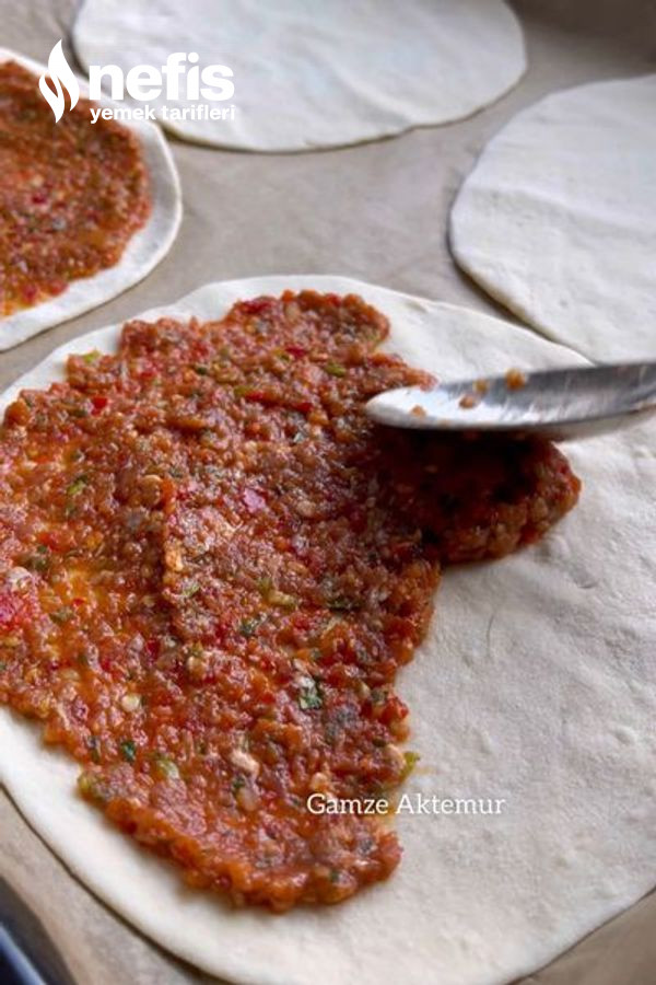 1 Kg Undan Yarım Kilo Kıymadan 35 Adet Lahmacun