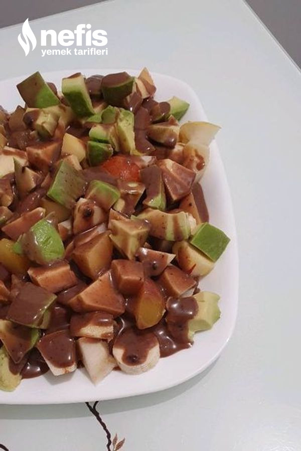 Helvalı Tahin Kreması Ve Bitter Çikolata Soslu Meyve Salatası