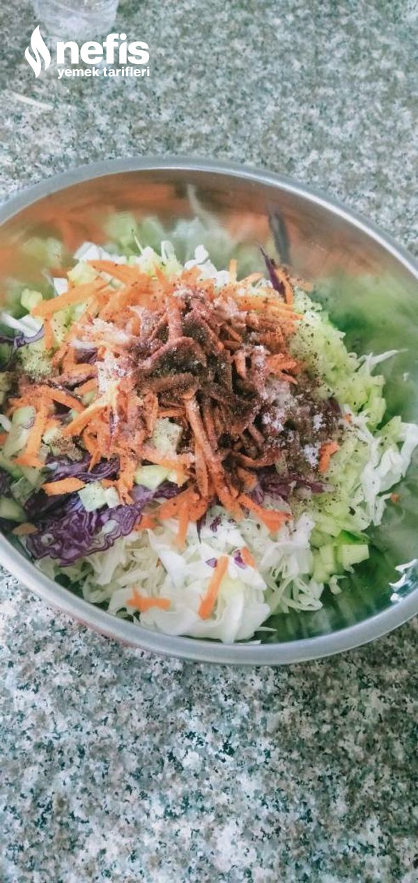 Sürekli Yemek İsteyeceğiniz Lahana Salatası