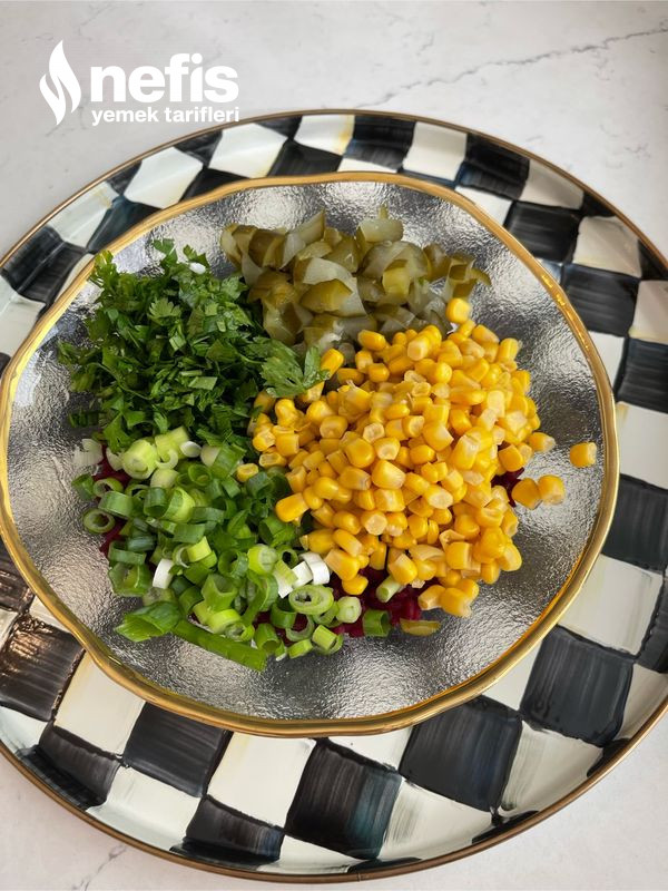 Muhteşem Rengiyle Şalgamlı Bulgur Salatası