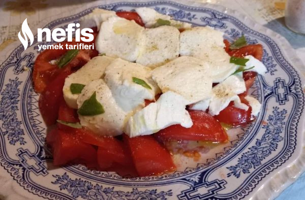 Sağlıklı İtalyan Domates Salatası