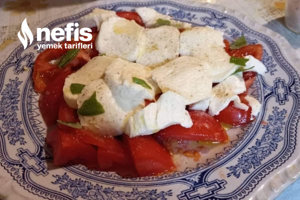 Sağlıklı İtalyan Domates Salatası