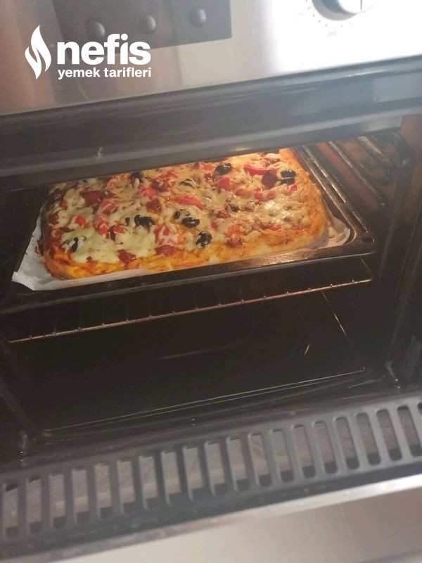 Fırın Tepsisinde Pizza