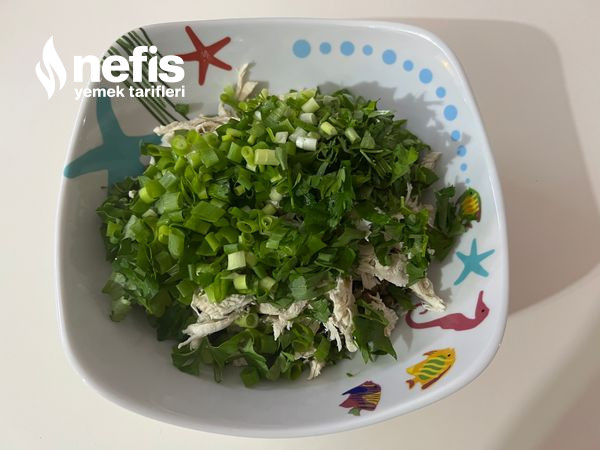 Tavuklu Kaparili Maş Fasulye Salatası