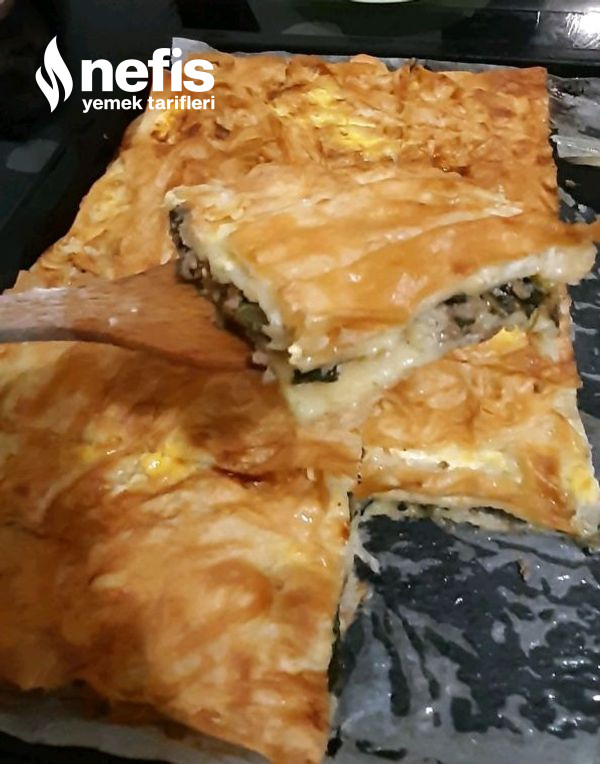 Kıymalı Ispanaklı Börek