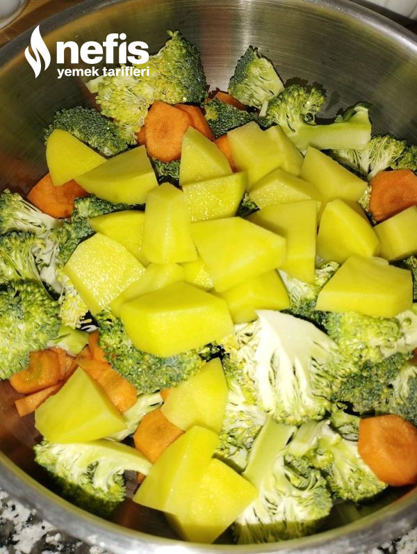 Brokoli Salatası (Tam Diyet Uygun)