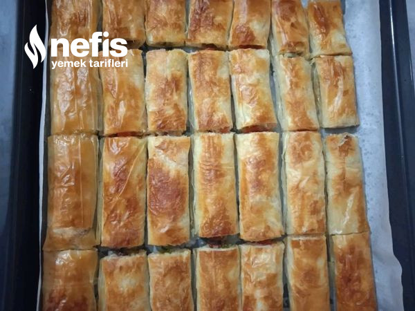 Baklavalık Yufkadan Sucuklu Börek