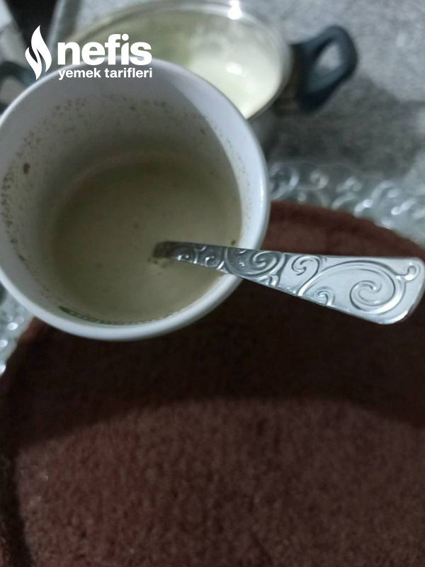 Tart Kalıbında Granül Kahve İle Islatılmış Kremalı Kek