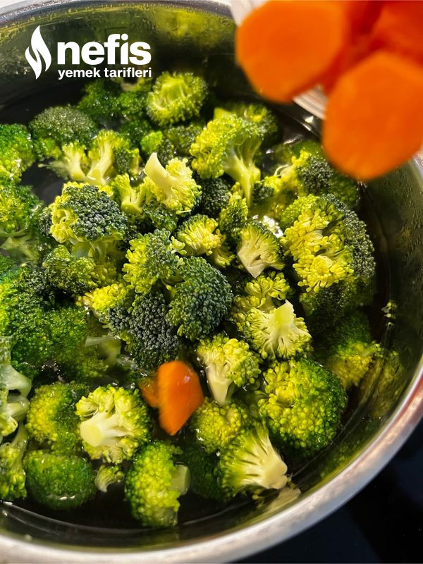 Brokoli Havuç Yoğurtlu Salata