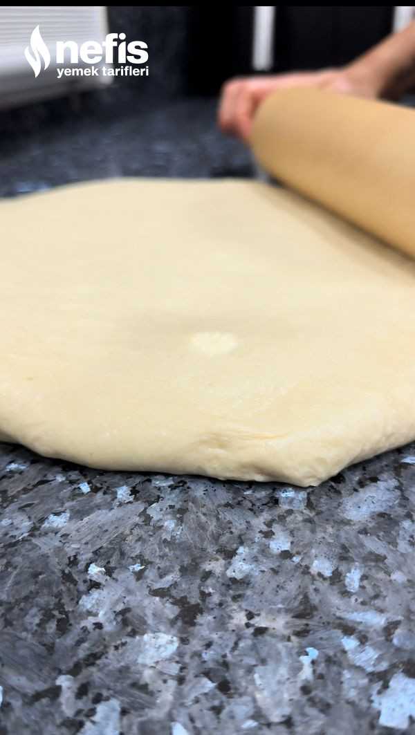 Katmer Tadında Ispanaklı Peynirli Poaça