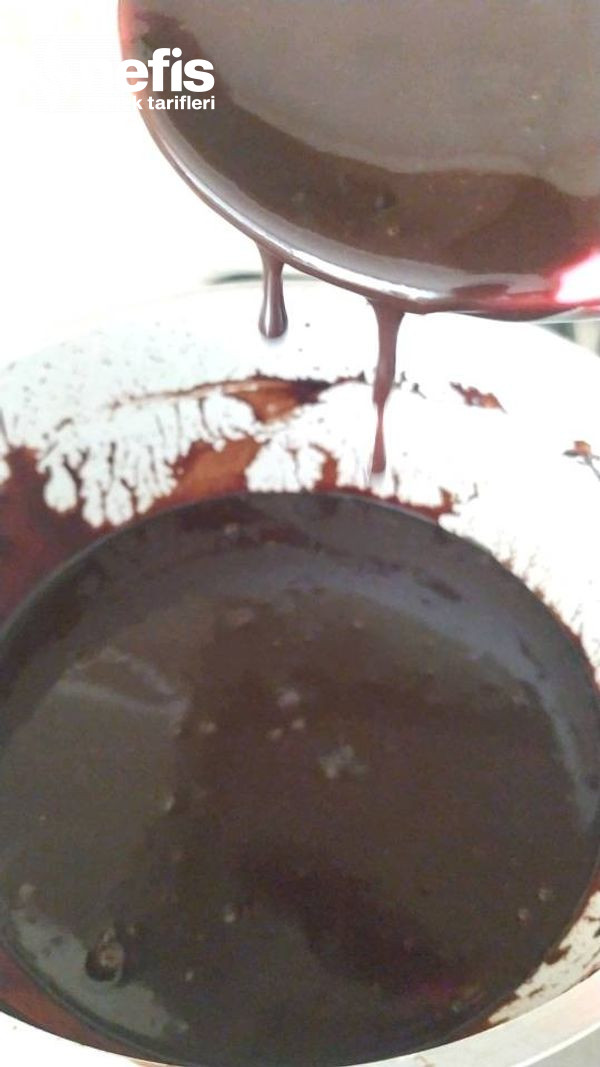 Tam Kıvamında Çikolata Sos Bütün Pastalarda Kullanabilirsiniz