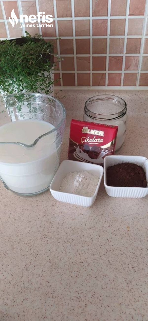 Tam Kıvamında Çikolata Sos Bütün Pastalarda Kullanabilirsiniz