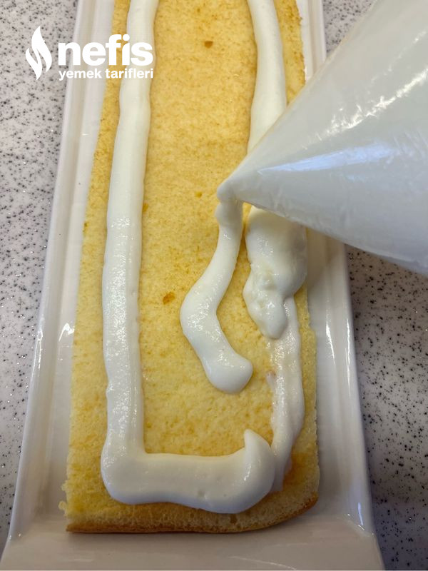 Çilekli Baton Pasta