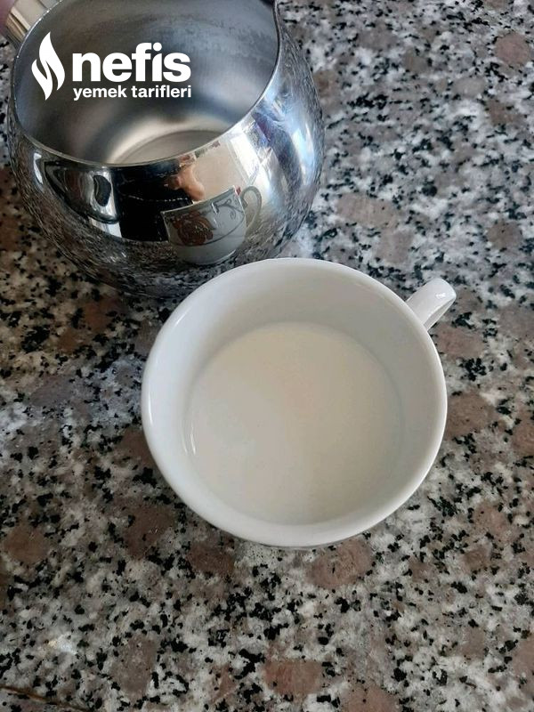 Bol Köpüklü Sütlü Türk Kahvesi
