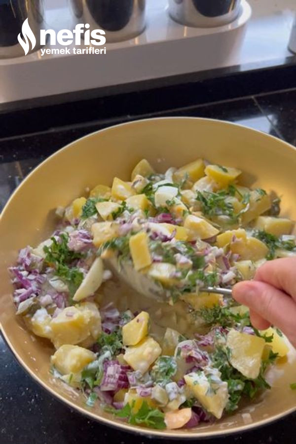 Mayonezli Nefis Patates Salatası