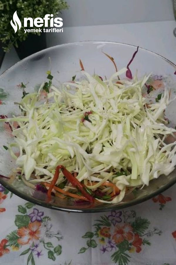 Muhteşem Sosuyla Kıș Salatası