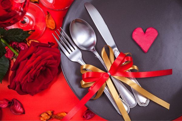 Sevgiliye Romantik Yemek Masası Hazırlama İpuçları Tarifi