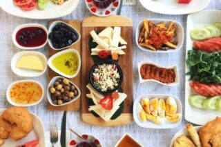 İzmir Kahvaltı Mekanları: En İyi 21 Tavsiye 2023 Tarifi