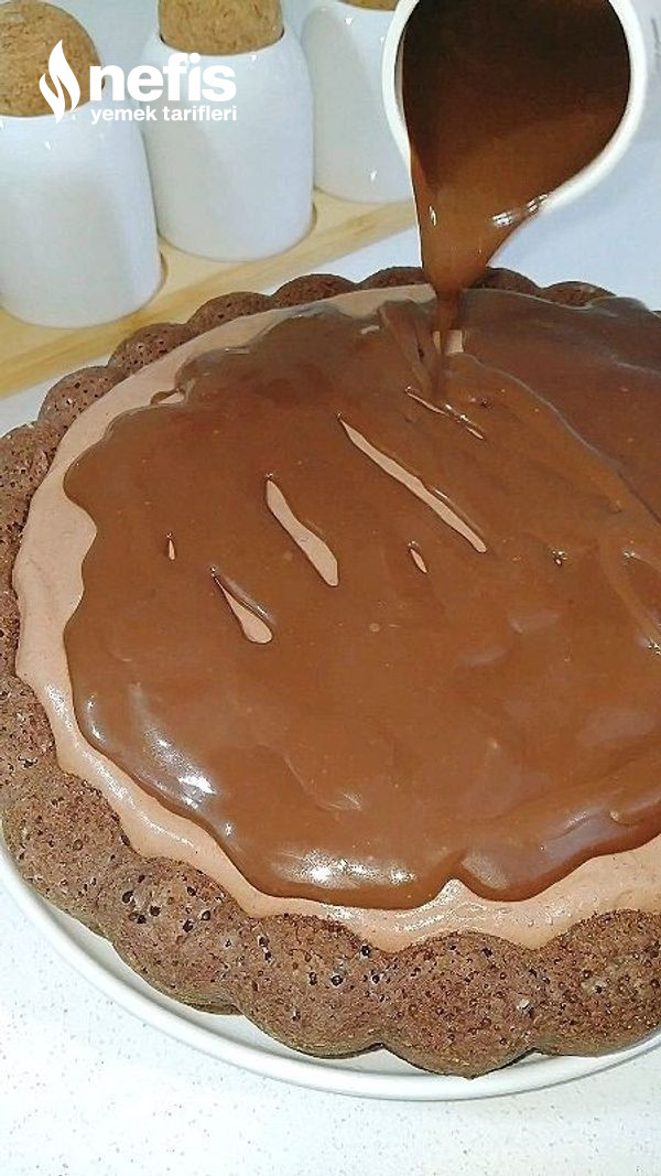 Çikolata Soslu Kakaolu Pasta