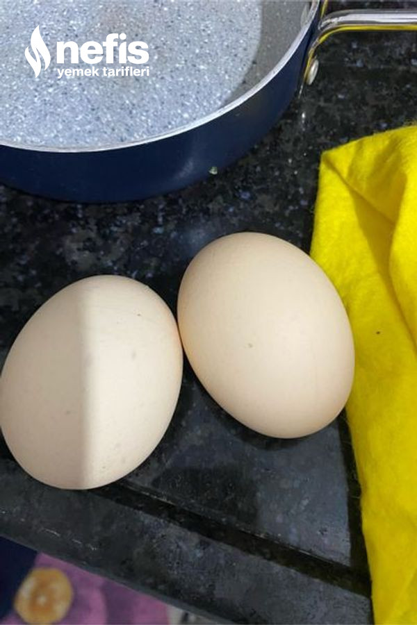 Kavurmalı Salçalı Yumurta (Videolu)