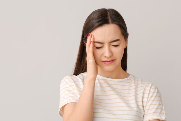 Migren Nedir? Belirtileri ve Nedenleri Tarifi