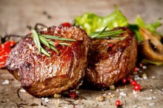 İzmir Steakhouse Mekanları: En İyi 8 Adres Tarifi