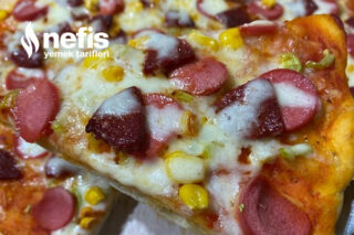 İncecik Hamuruyla Bol Malzemeli Pizza Tarifi
