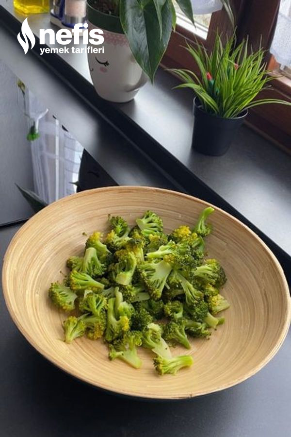 Soslu Rengarenk Brokoli Salatası