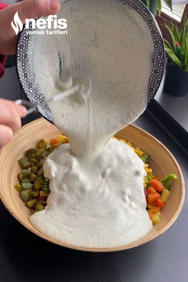 Soslu Rengarenk Brokoli Salatası