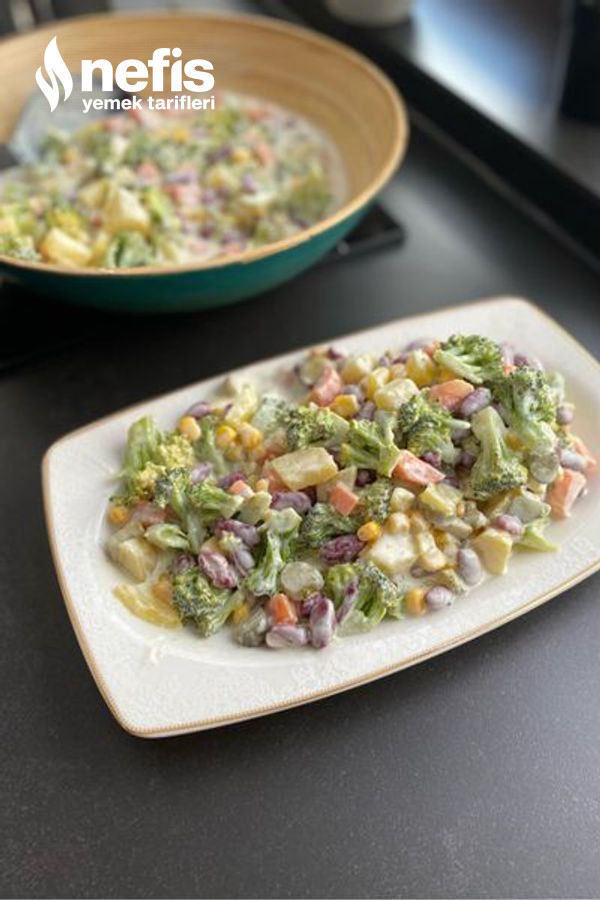 Soslu Rengarenk Brokoli Salatası
