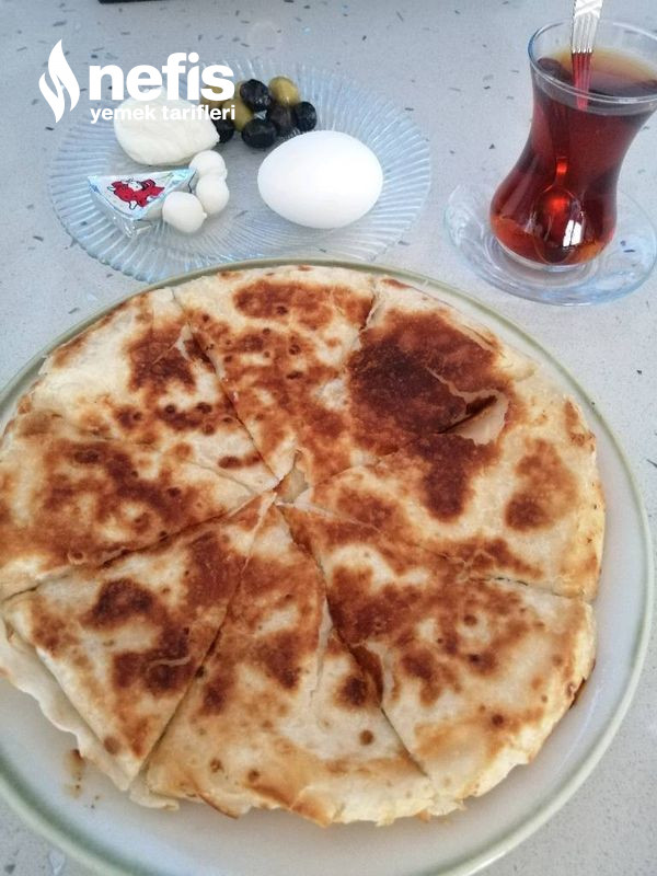 Sahura Şipşak Yapabilecek Tavada Bol Kaşar Ve Peynirli Börek