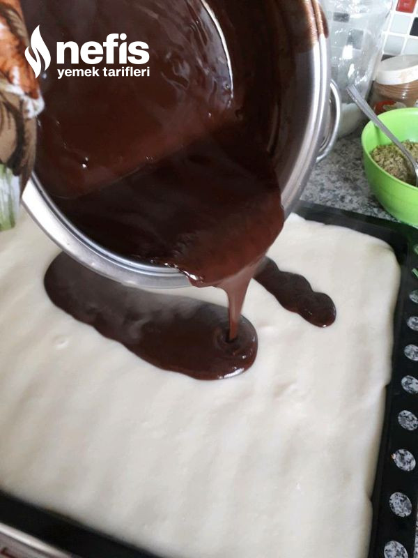 Çikolata Soslu Kedidili Pastası